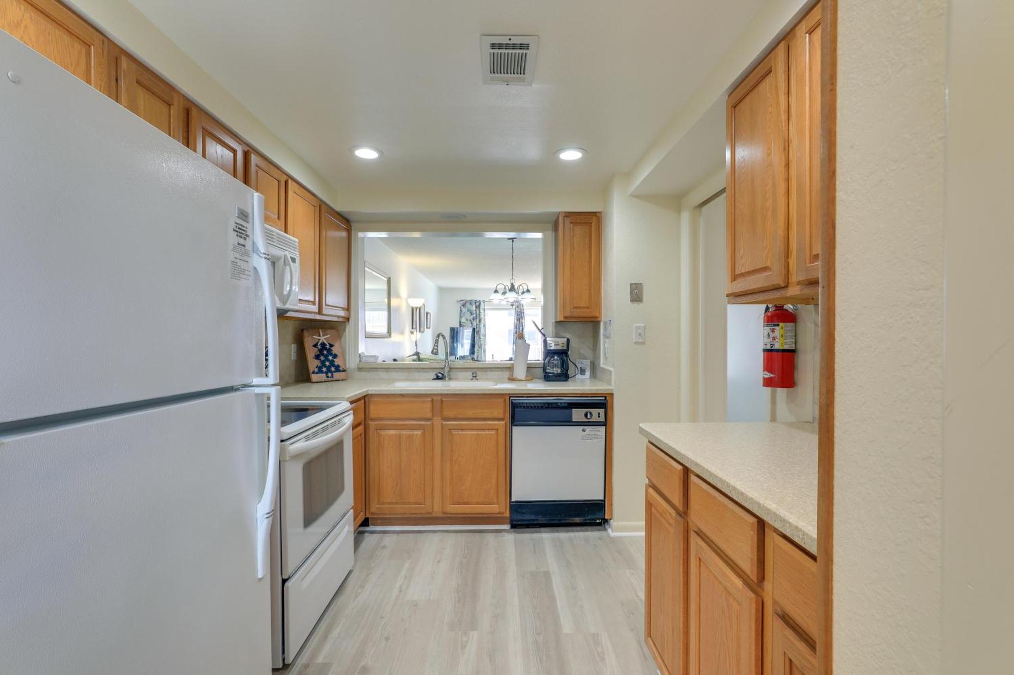 Central Cocoa Beach Condo With View, Steps To Beach! Kültér fotó