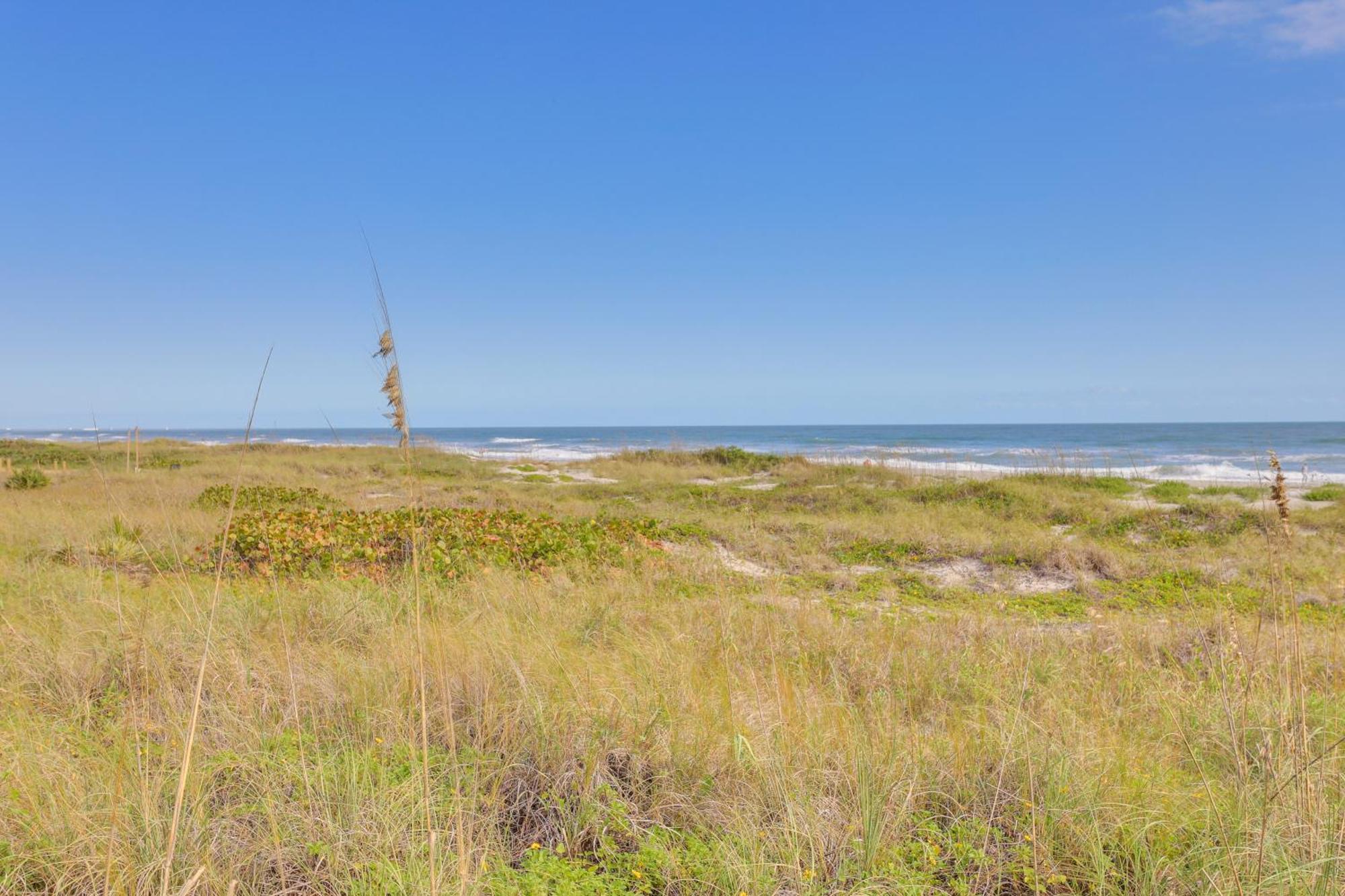 Central Cocoa Beach Condo With View, Steps To Beach! Kültér fotó